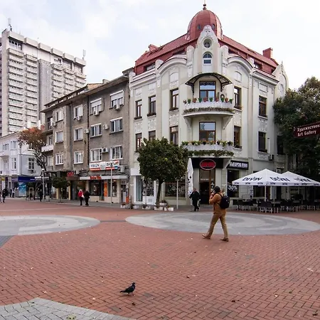 Location In Center And Paid Parking