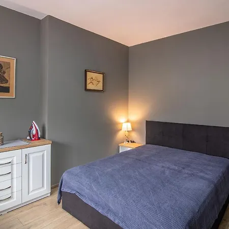 Apartment Location In Center And Paid Parking *