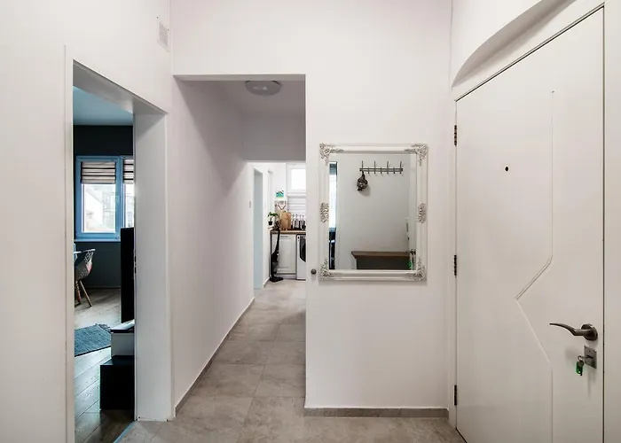 Location In Center And Paid Parking *