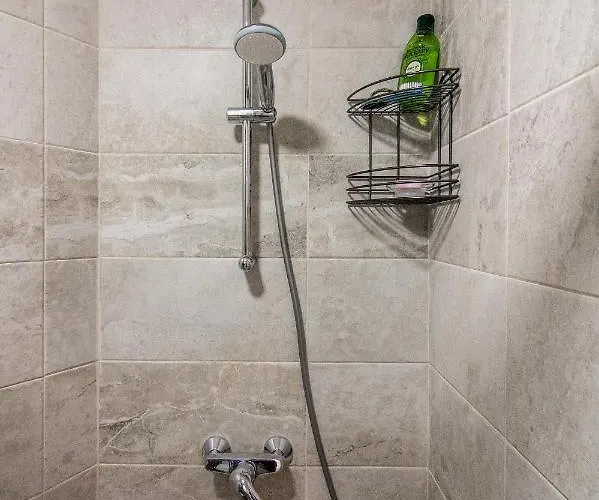 Location In Center And Paid Parking * 瓦爾納