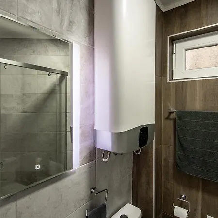 Location In Center And Paid Parking Apartment