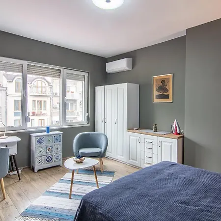 Apartment Location In Center And Paid Parking *