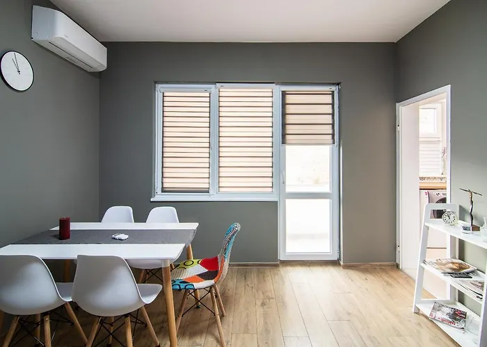 Location In Center And Paid Parking *